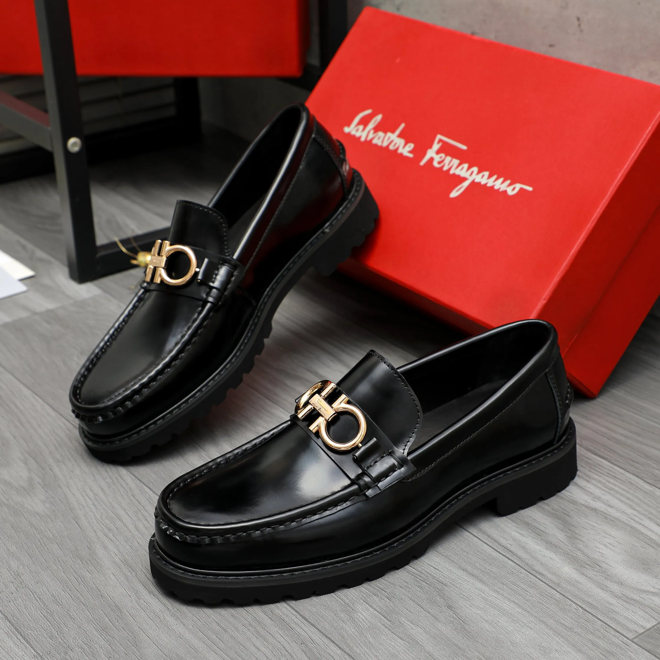 Men's shoes 💰442 Product trademark: Ferragamo "Ferragamo" business formal leather shoes Regular size: 38-46 (45.46 custom-made and non-returnable) Product materials: Selected pearlescent cowhide upper, cowhide lining, non-slip rubber outsole